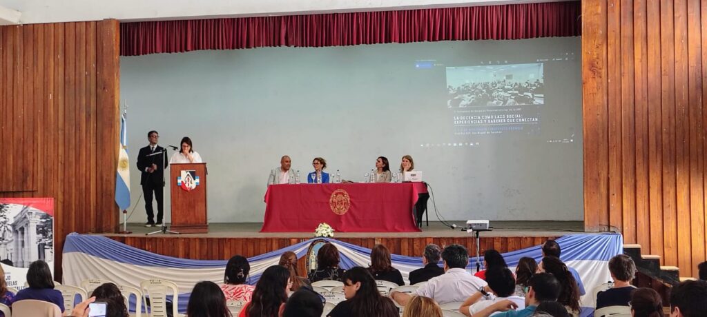 Convocan a docentes del Nivel Medio a talleres preparatorios