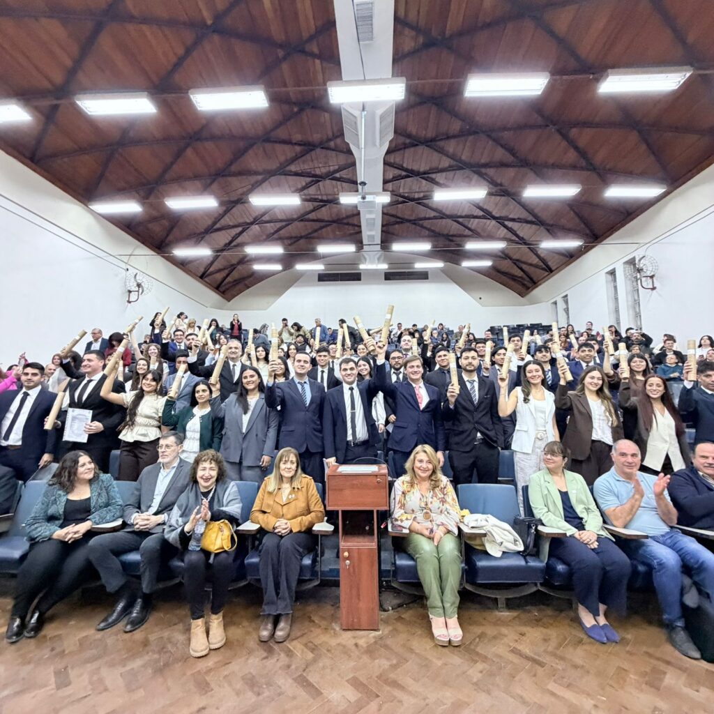 La FACET entregó sus diplomas a 40 nuevos profesionales