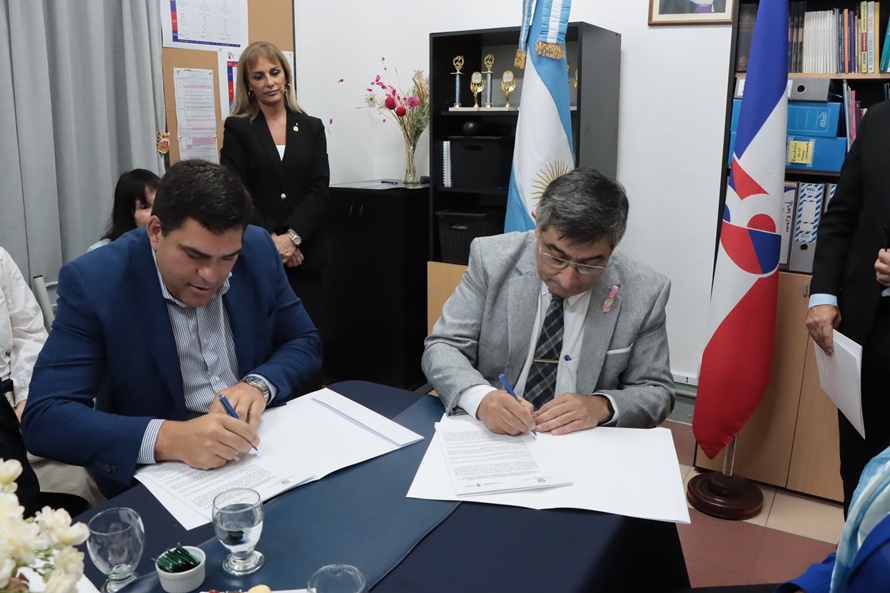 La UNT firmó un convenio para fortalecer la formación práctica de los técnicos viales
